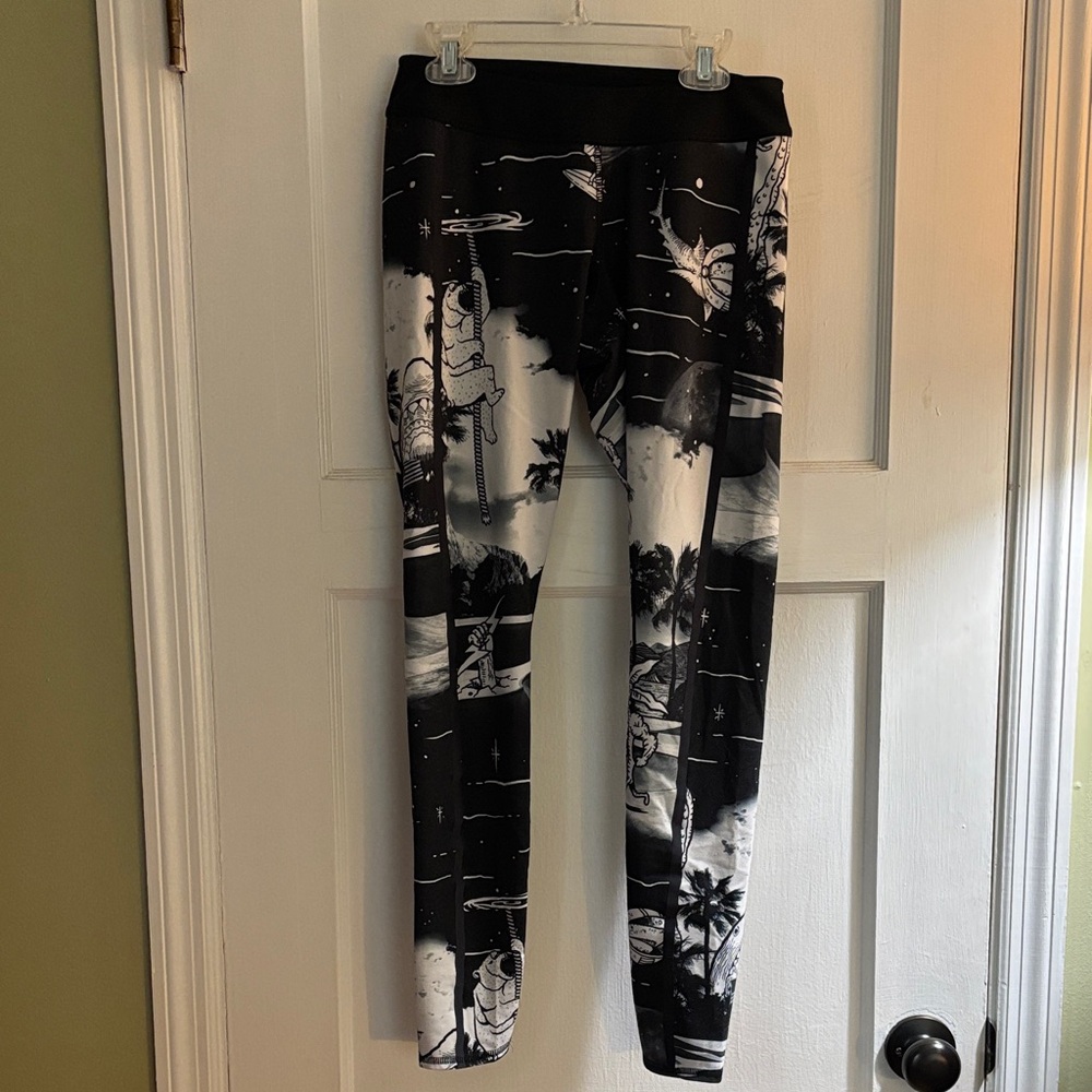Reebok Black & White Graphic Leggings